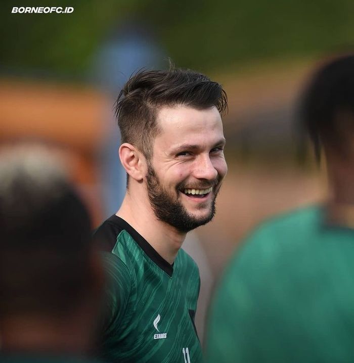 Penyerang Borneo FC, Amer Bekic tengah menjalani latihan tim
