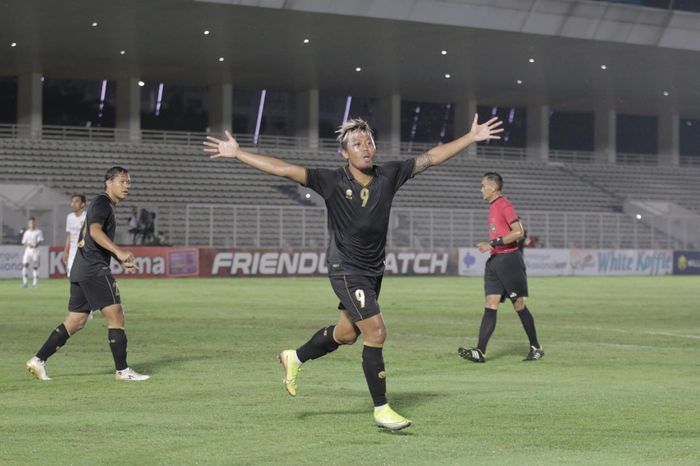 Kushedya Hari Yudo saat timnas U-22 Indonesia melawan Bali United di Stadion Madya, Jakarta, Minggu (7/3/2021).