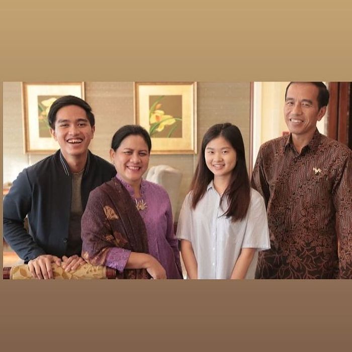 Felicia Tissue dan Kaesang Pangarep bersama Ibu Iriana dan presiden Jokowi