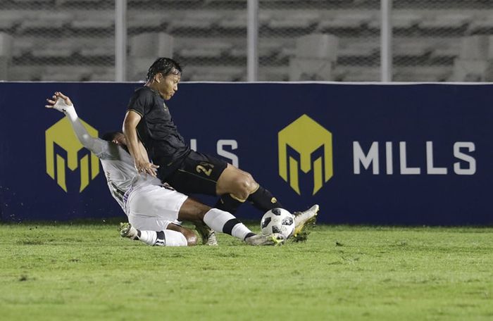 Adam Alis saat memperkuat timnas U-22 Indonesia melawan Bali United pada laga uji coba di Stadion Madya, Jakarta, Minggu (7/3/2021).