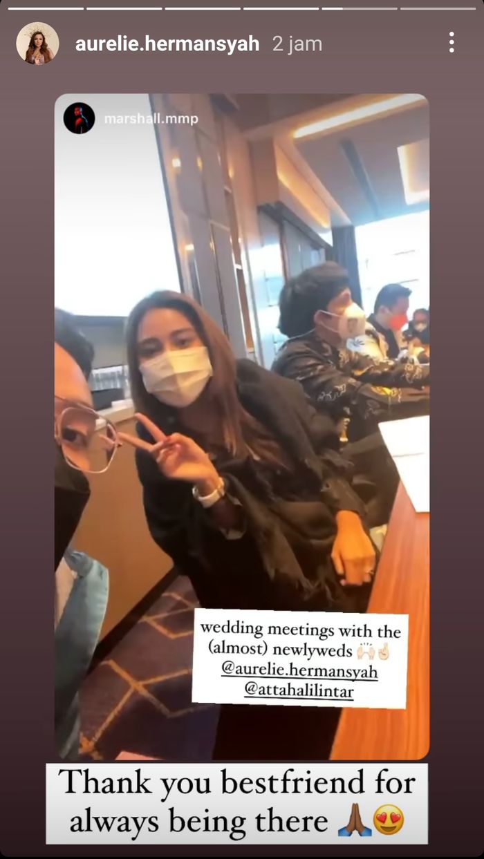 Aurel Hermansyah saat rapat pertemuan persiapan pernikahannya.