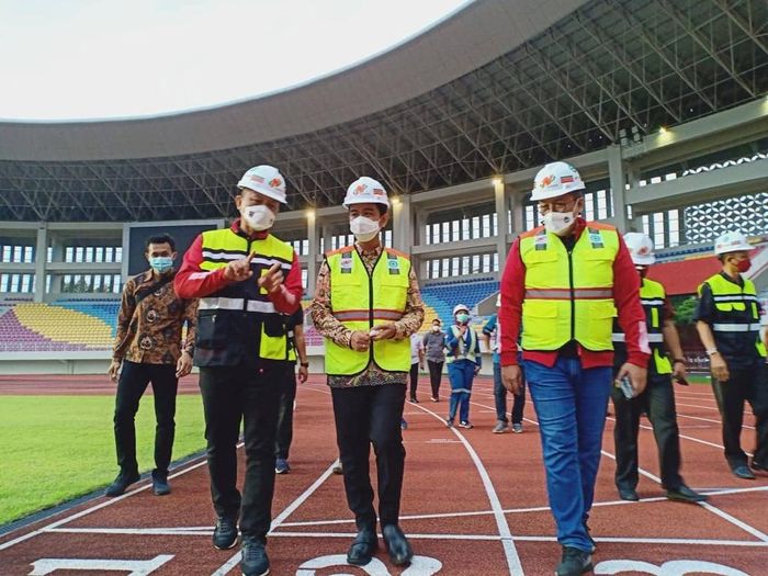 PT LIB bersama Wali Kota Solo, Gibran Rakabuming Raka di Stadion Manahan