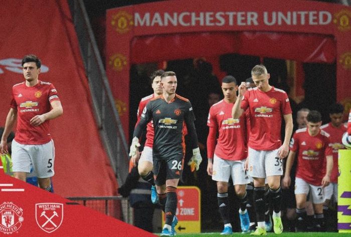 Para pemain Manchester United bersiap melawan West Ham United dalam laga Liga Inggris di Stadion Old Trafford, Minggu (14/3/2021).