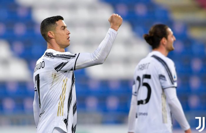 Megabintang Juventus, Cristiano Ronaldo mencetak empat rekor fantastis saat melawan Cagliari dalam laga Liga Italia di Stadion Sardegna Arena, Minggu (14/3/2021).