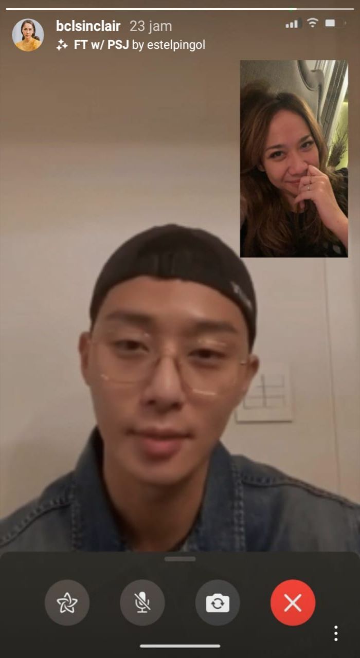 Postingan BCL yang berpura-pura video call dengan aktor Korea Park Seo Joon pakai filter Instagram