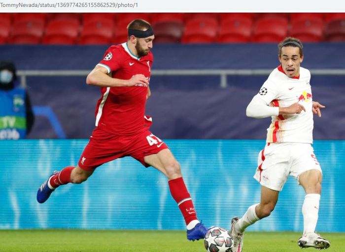 Bek tengah Liverpool, Nathaniel Phillips, saat beraksi pada laga leg kedua babak 16 besar Liga Champions 2020-2021 melawan RB Leipzig, Rabu (10/3/2021).