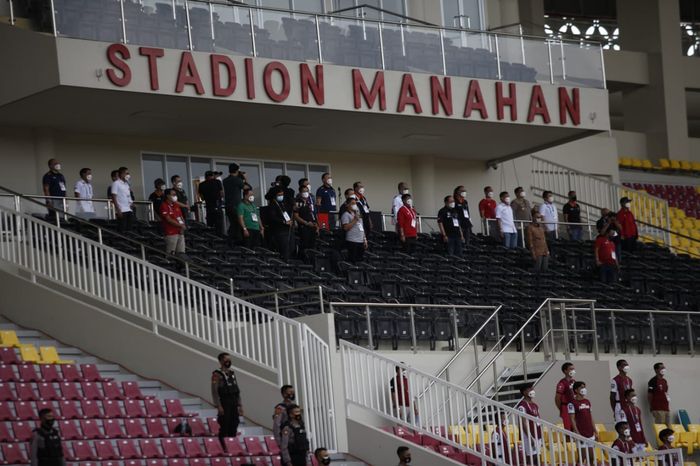 Para undangan yang hadir dalam laga pembuka Piala Menpora 2021 yang mempertemukan Arema FC melawan Tira Persikabo di Stadion Manahan, Solo, Jawa Tengah, 21 Maret 2021.