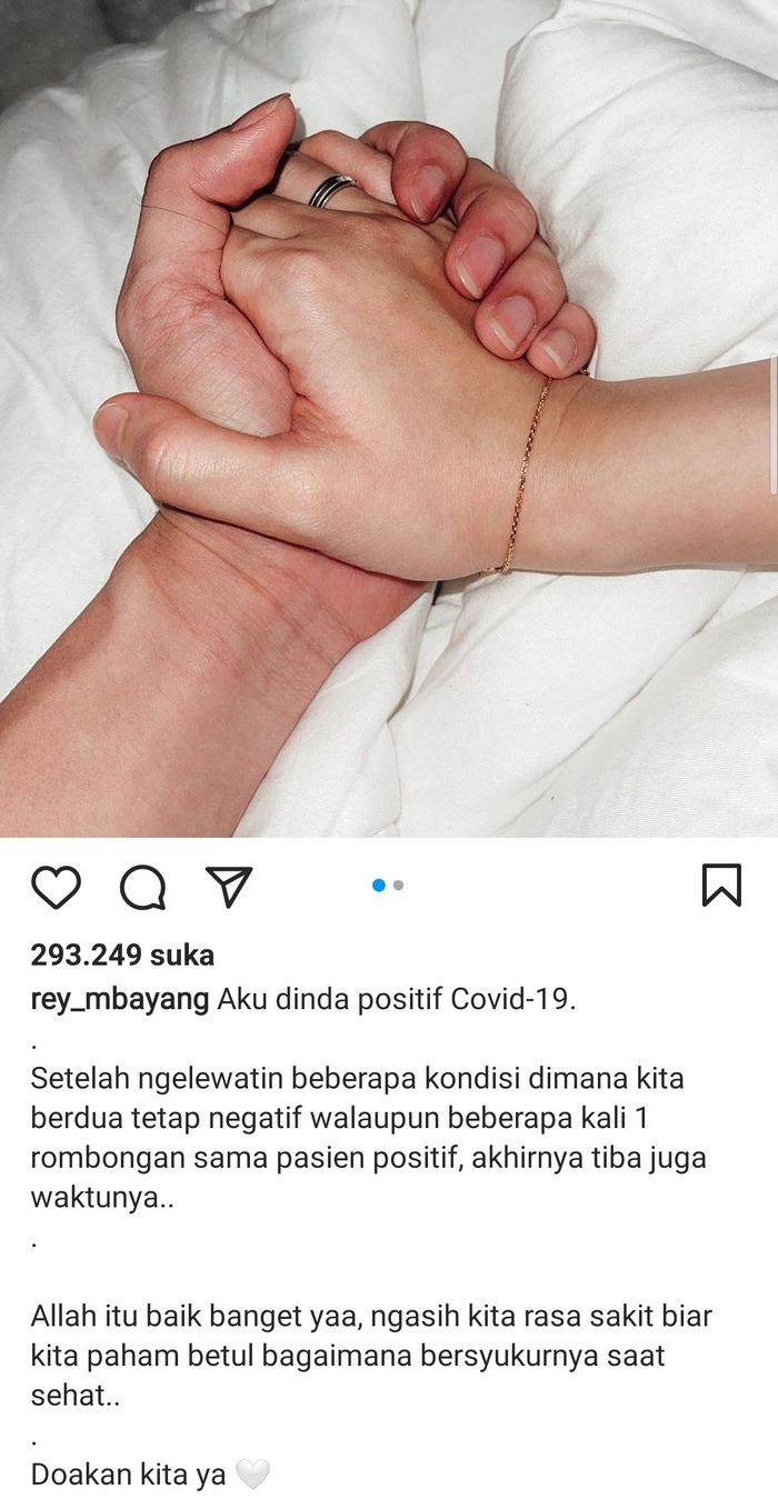 Unggahan Rey Mbayang saat mengabarkan ia dan istri positif Covid-19.