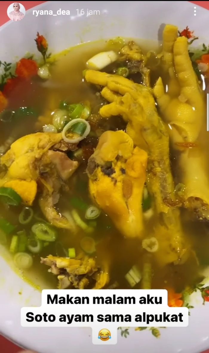 Unggahan menu makan malam Ryana Dea.
