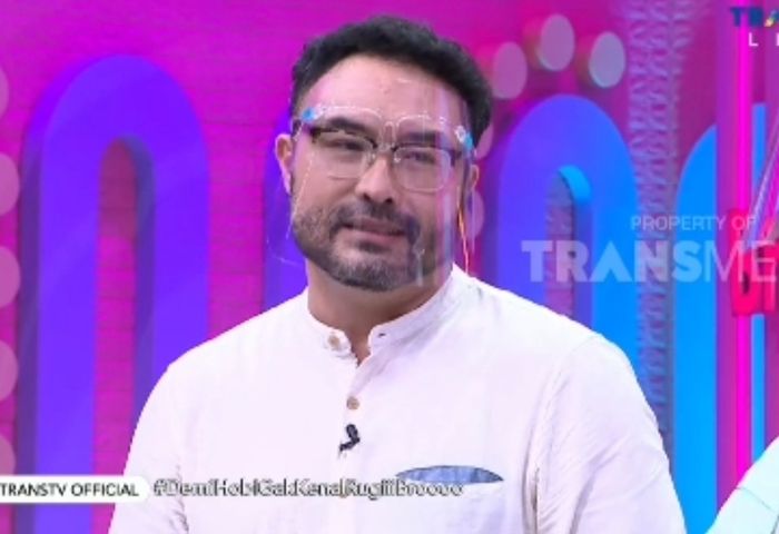 Surya Saputra saat acara live Brownis, Jumat (26/3/2021).  