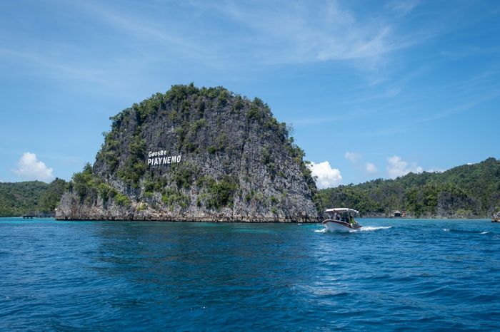 Pintu masuk Geosite Piaynemo.