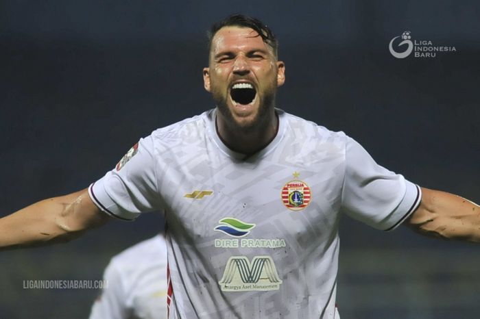 Penyerang Persija Jakarta, Marko Simic, melakukan selebrasi usai mencetak gol ke gawang Borneo FC di Piala Menpora 2021.