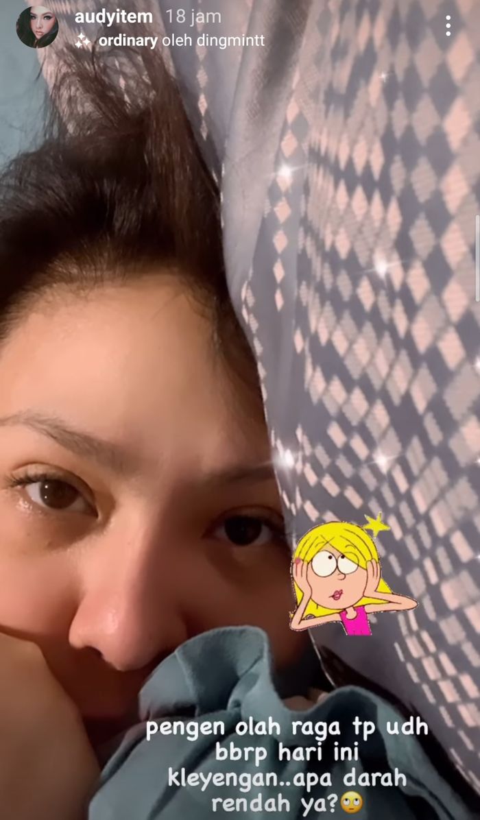 Unggahan Audy Item saat khawatirkan dirinya mengalami darah rendah.