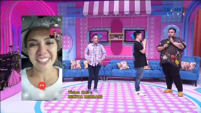Nikita Mirzani saat video call di acara Brownis atau Obrowlan Manis Trans TV