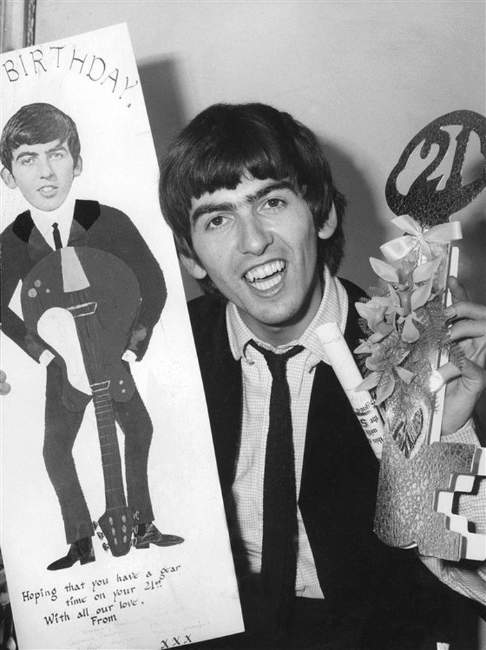 George Harrison merayakan ulang tahun ke-21 pada 25 Februari 1964.