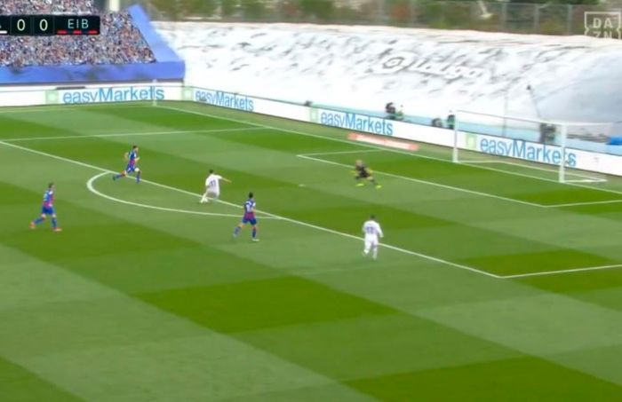 Striker Real Madrid, Marco Asensio, mencetak gol ke gawang Eibar dalam laga Liga Spanyol di Stadion Alfredo Di Stefano, Sabtu (3/4/2021).