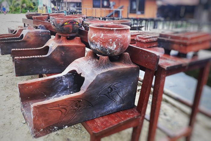 Tungku-tungku dari Kampung Abar. Tradisi yang lestari merupakan tradisi yang mempu mengikuti perkembangan zaman, namun tidak kehilangan karakternya.