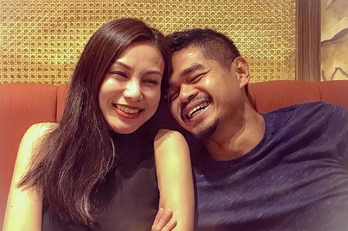 Bambang Pamungkas dan istri sirinya, Amalia Fujiawati