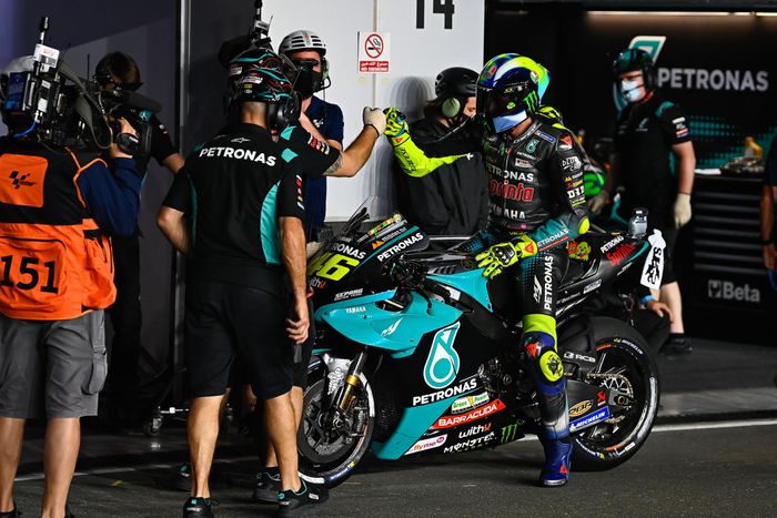 Pembalap Petronas Yamaha SRT, Valentino Rossi, pada balapan MotoGP Doha 2021 di Sirkuit Losail.