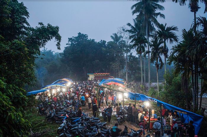 Suasana pagi di pinggir Batang Sukam, lokasi dilakukannya Bantai Adaik.