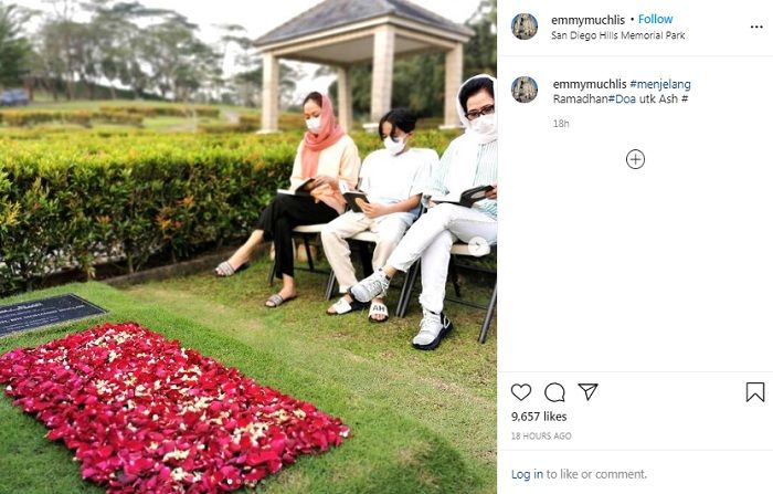 BCL boyong anak dan ibundanya nyekar ke pusara Ashraf Sinclair