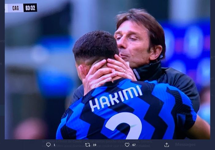 Antonio Conte mencium Achraf Hakimi selepas memberi assist untuk gol kemenangan Inter Milan atas Cagliari di Liga Italia, 11 April 2021.