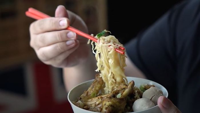 Mie Ayam yang dijual Aldi Taher