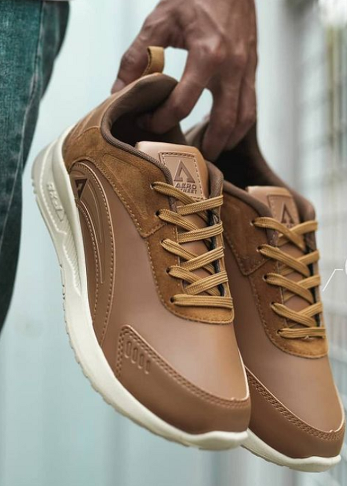 Salah satu produk sepatu pria Aerostreet .