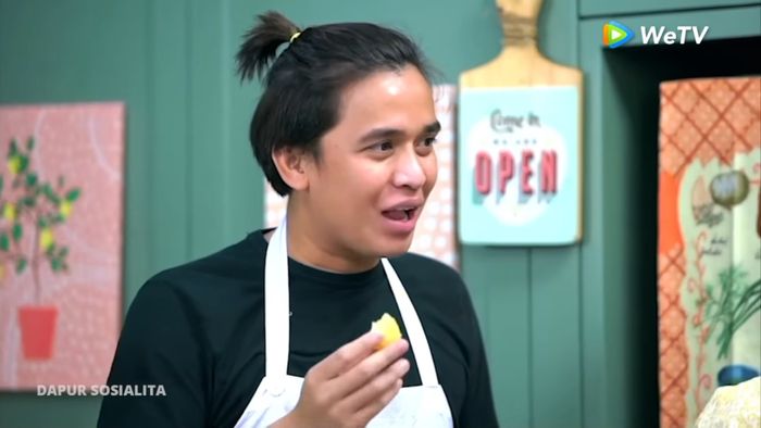 Billy Syahputra saat menjadi tamu di acara masak Dapur Sosialita yang dibawakan Nagita Slavina dan Keanu Agl.  