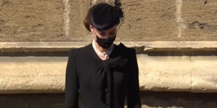 Kalung mutiara yang dipakai Kate Middleton saat menghadiri pemakaman Pangeran Philip.