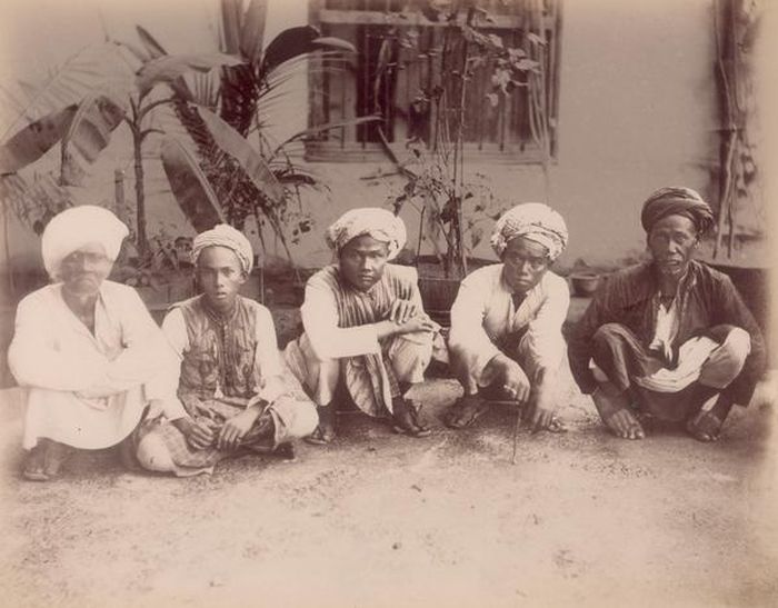 Jemaat haji dari Makassar dan Selayar sekitar 1890-an.