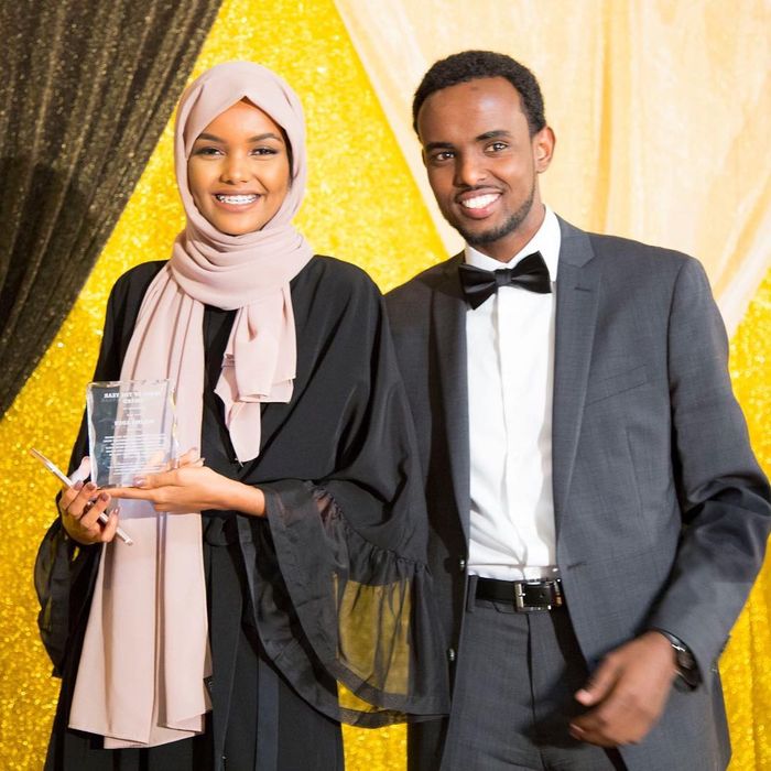 Warna hijab Nude untuk pemilik kulit gelap