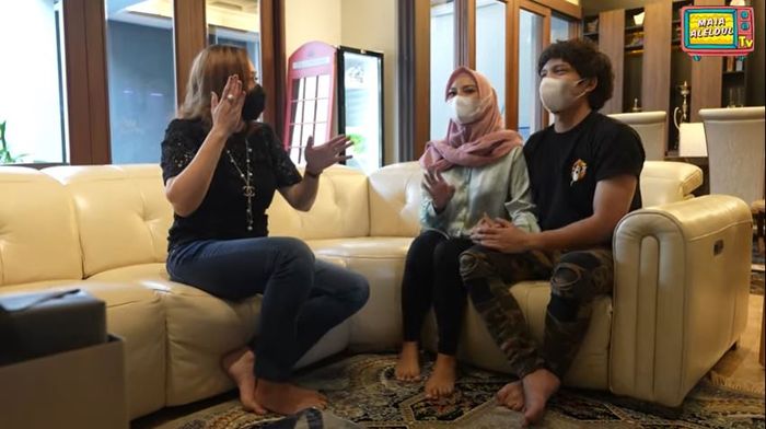 Maia Estianty Wawancarai Aurel Hermansyah dan Aurel Hermansyah.