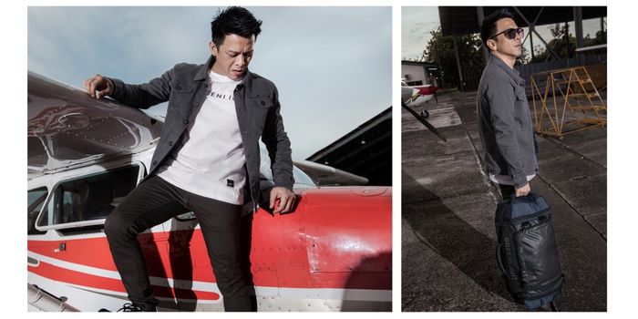 Ariel Noah memakai Jaket denim dan tshirt putih