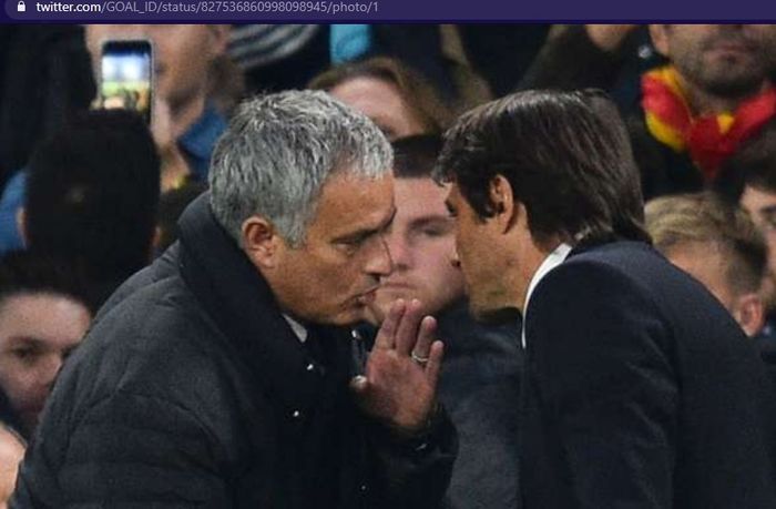 Eks pelatih Inter Milan, Jose Mourinho (kiri), dan pelatih Inter Milan, Antonio Conte.