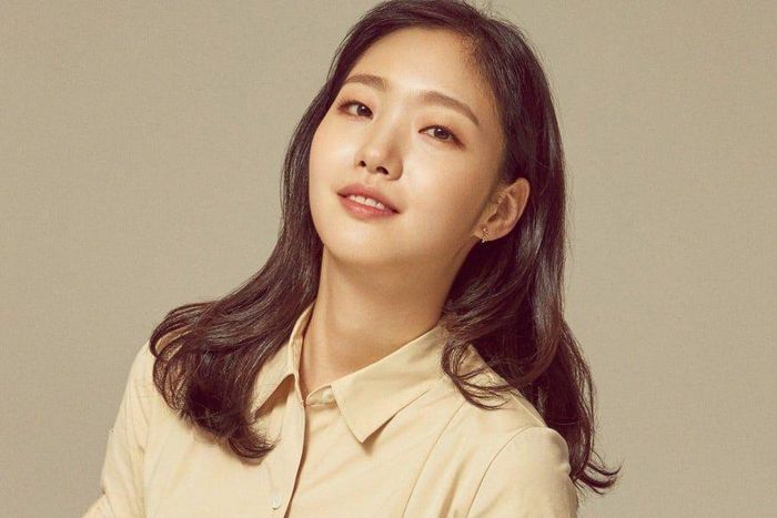 Kim Go Eun berperan sebagai karakter perempuan di beberapa K-drama. Salah satunya yang terbaru yakni Yumi's Cells (2021).