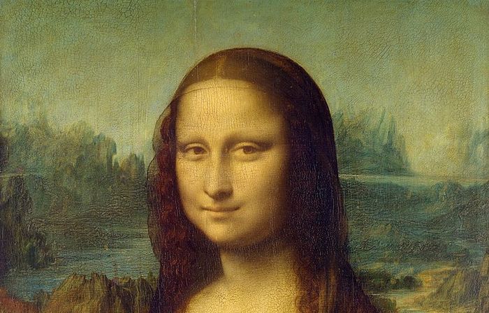 Berkat bukti terbaru yang ditemukan pada tahun 2005, teori yang paling mungkin adalah bahwa Mona Lisa menggambarkan Lisa Gherardini. Dikenal juga sebagai Lisa del Giocondo, ia adalah istri pedagang sutra Florentine Francesco del Giocondo.