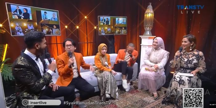 Nissa dan Ayus mengungkap alasannya kerap memakai pakaian berwana senada berbeda dengan Kamal.