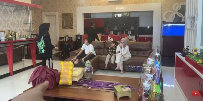 Kebersamaan Nathalie Holscher Bareng Anak-Anak Sule