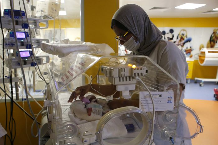 Klinik Ain Borja Casablanca berencana merawat kesembilan bayi itu setidaknya selama tiga bulan bersama Halima Cisse, sang ibu.