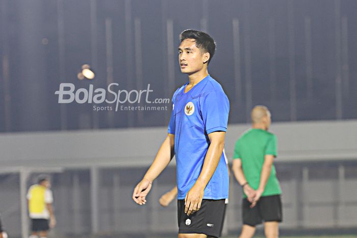 Kadek Agung tengah berlatih dalam pemusatan latihan timnas Indonesia di Stadion Madya, Senayan, Jakarta, 11 Mei 2021.