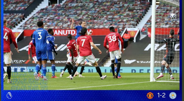 Caglar Soyuncu mencetak gol Leicester City ke gawang Manchester United dalam laga Liga Inggris di Old Trafford, 11 Mei 2021.