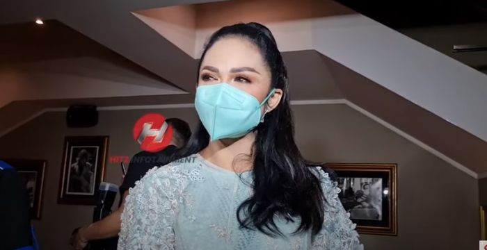 Krisdayanti mengaku khawatir dengan kondisi Aurel yang hamil anak pertamanya dengan Atta Halilintar.