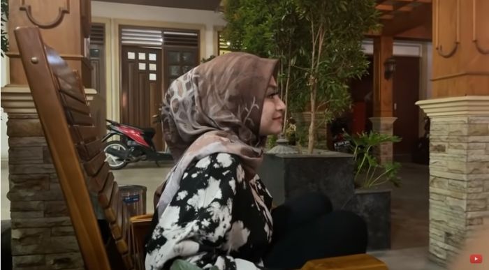 Sule merayakan malam takbiran dengan Nathalie Holscher yang hamil anak pertamanya