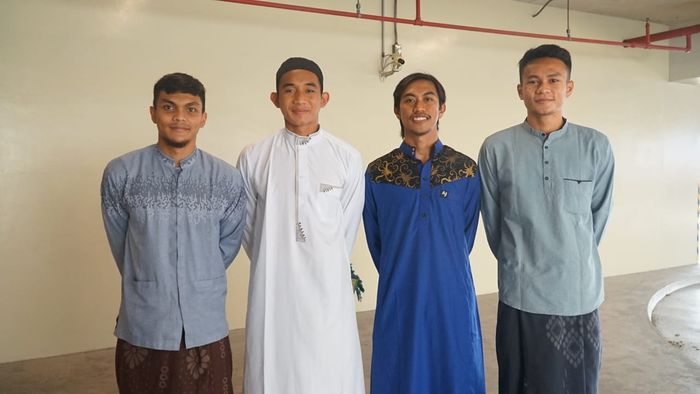 Pemain timnas Indonesia merayakan Idul Fitri (13/5/2021). 