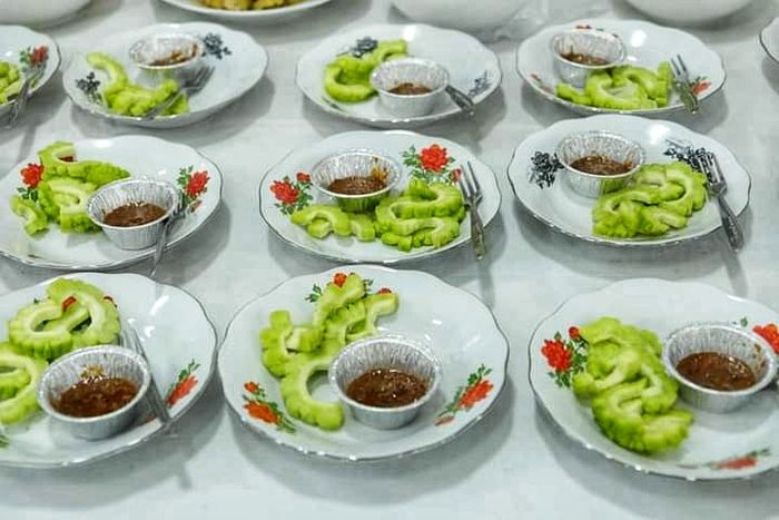 Rujak pare yang disajikan untuk mengenang Tragedi Mei 1998. Acara diskusi dan peletakan papan arwah Ita Martadinata Haryono digelar Boen Han Tong di Kota Semarang.
