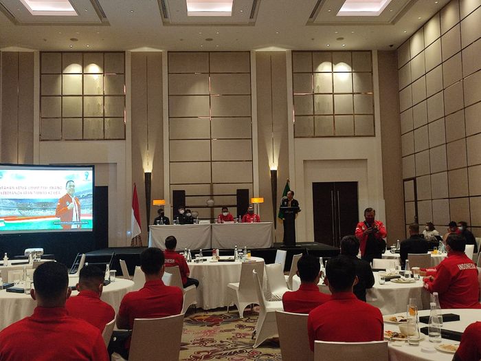 Ketua Umum PSSI, Mochamad Iriawan, saat memberikan pembekalan kepada para pemain timnas Indonesia sebelum berangkat ke Dubai, Uni Emirat Arab (UEA), di Hotel Fairmont, Jakarta Pusat, Minggu (16/5/2021).