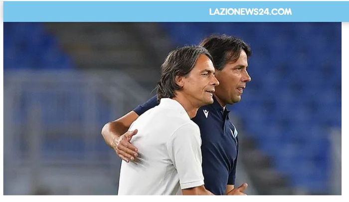 Filippo Inzaghi (putih) berpelukan dengan adiknya, Simone Inzaghi.