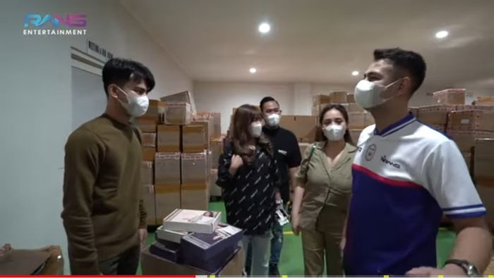 Jauh-jauh pergi ke Malang, Jawa Timur, Raffi Ahmad akhirnya mengetahui bisnis sampingan yang diam-diam digeluti Nagita Slavina.  