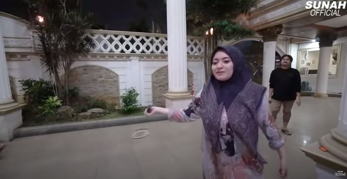 Nathalie Holscer mual-mual saat kelelahan bermain bulu tangkis lantaran ditinggal Sule bekerja